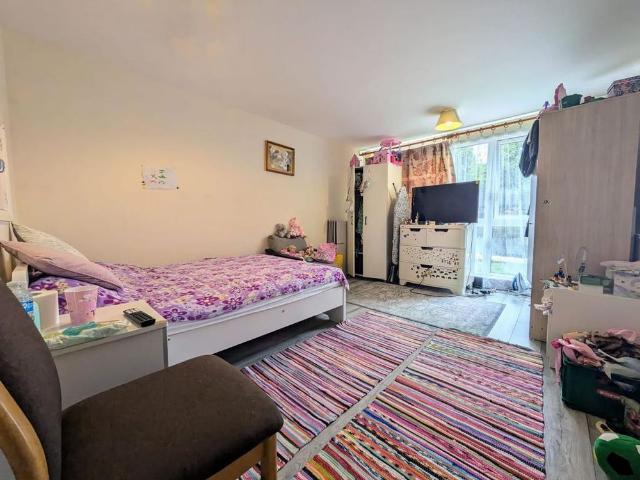 Apartment for rent in Longlands, Greater London