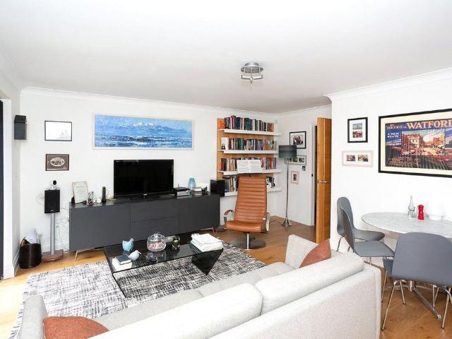 Apartment for rent in Holywell Estate, North Watford
