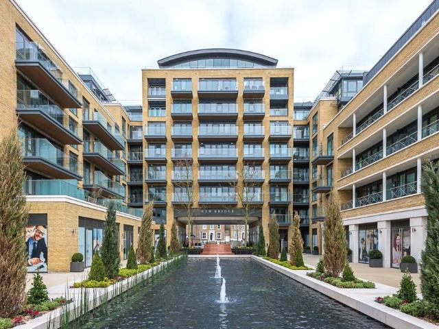 Flat for rent in London Borough of Hounslow, Strand