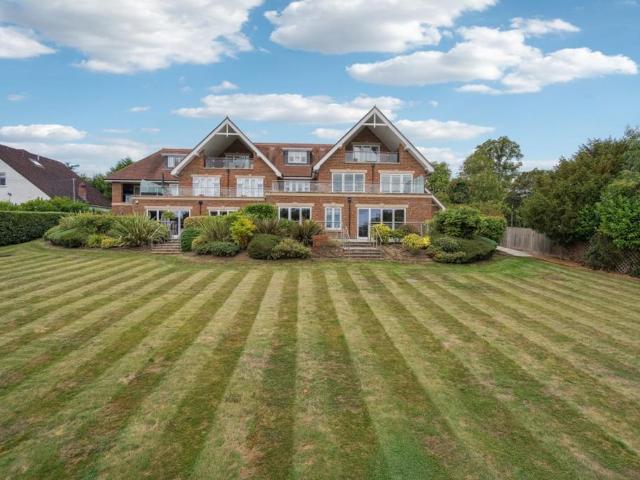Flat for rent in Beaconsfield and Chepping Wye Community Board, Knotty Green