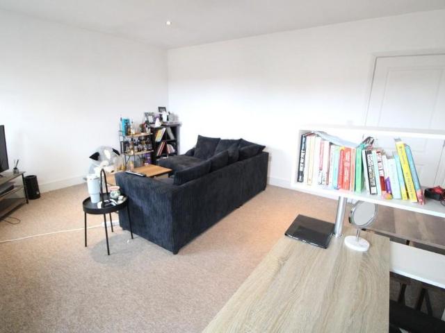 Apartment for rent in Mile End, Fordham Heath