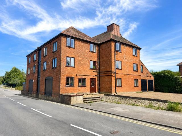 Flat for rent in Wrecclesham, Fole