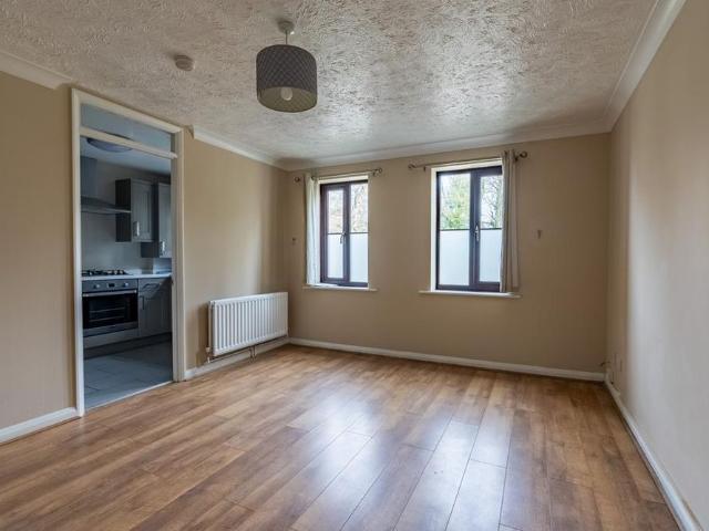 Apartment for rent in Five Acres, Hertfordshire