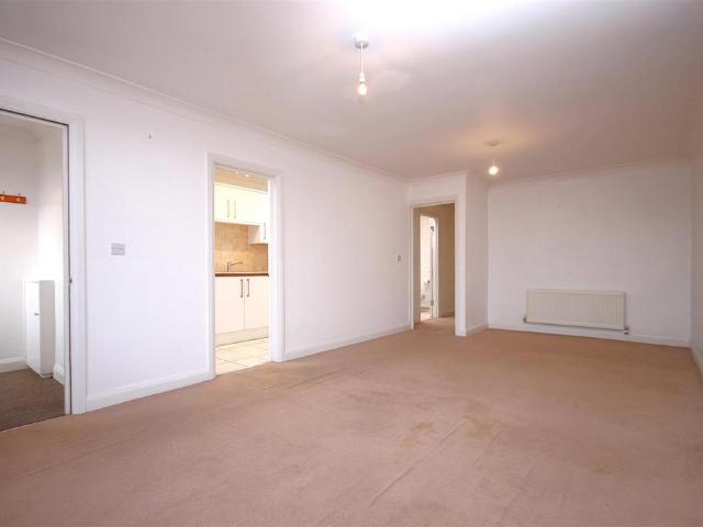 Flat for rent in Pachesham Park, Surrey