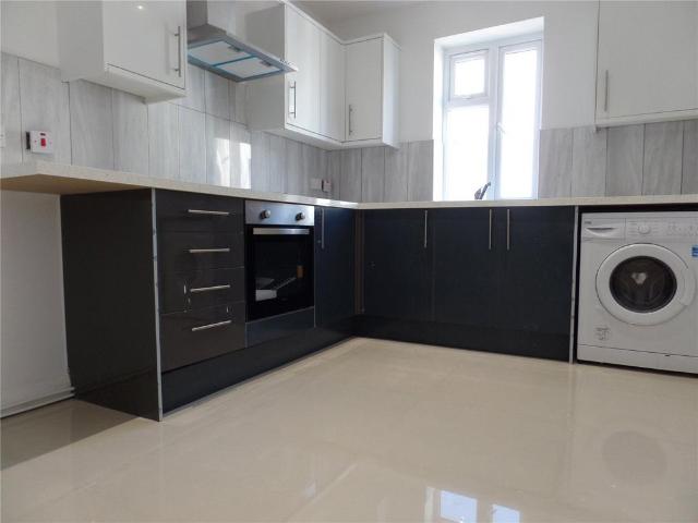 Flat for rent in Yiewsley, Greater London