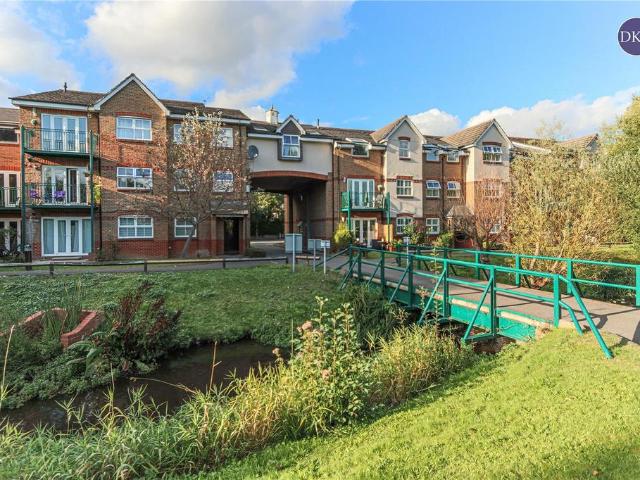 Flat for rent in Moneyhill, Batchworth