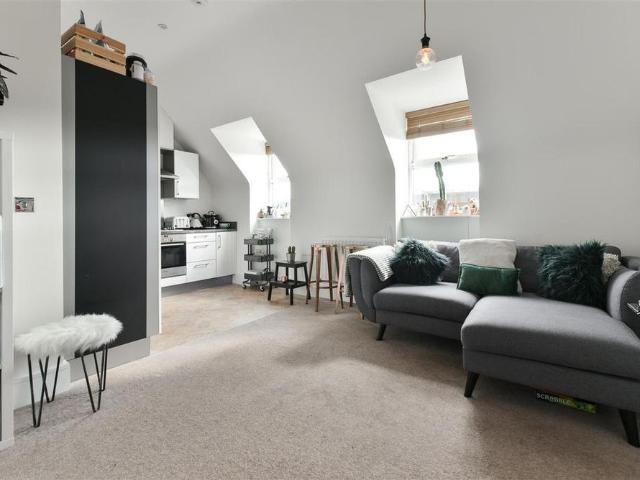 Apartment for rent in Red Hill, Surrey