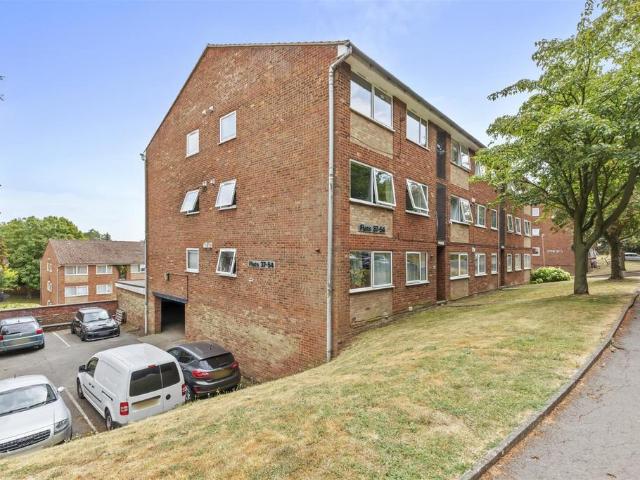 Flat for rent in Totteridge, Buckinghamshire