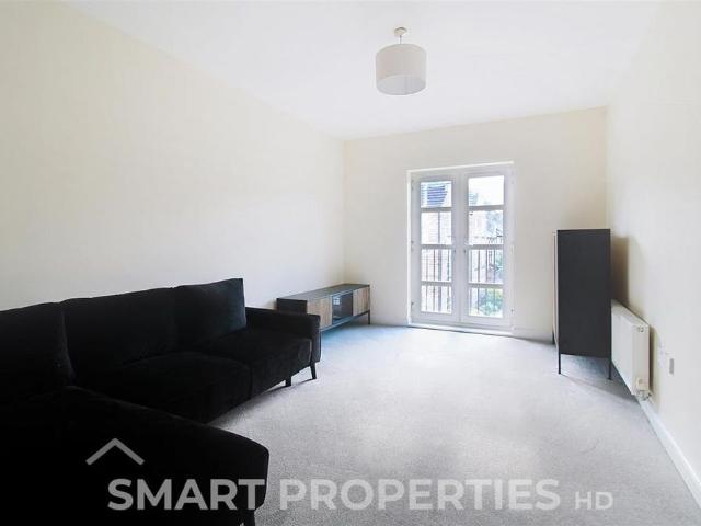 Apartment for rent in Brackenhall, Kirklees