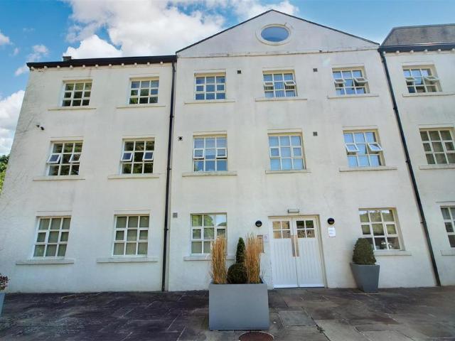 Flat for rent in Highburton, West Yorkshire