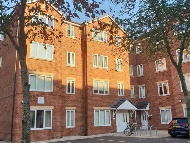 Flat for rent in Calderstones