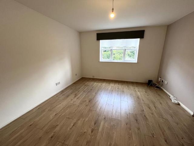 Flat for rent in London Borough of Hounslow, Lower Feltham