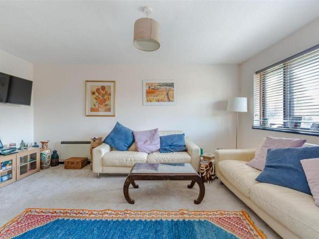Apartment for rent in Meath Green, Reigate and Banstead