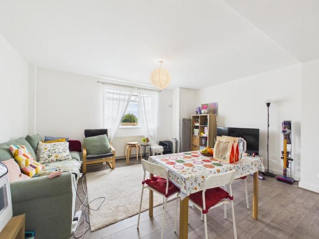 Flat for rent in Worthing, West Sussex