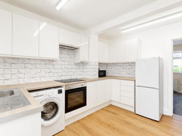 Flat for rent in Cowley Marsh, The Slade