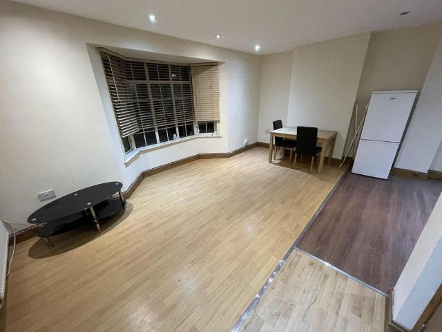 Apartment for rent in Plasnewydd, Falcon Lodge