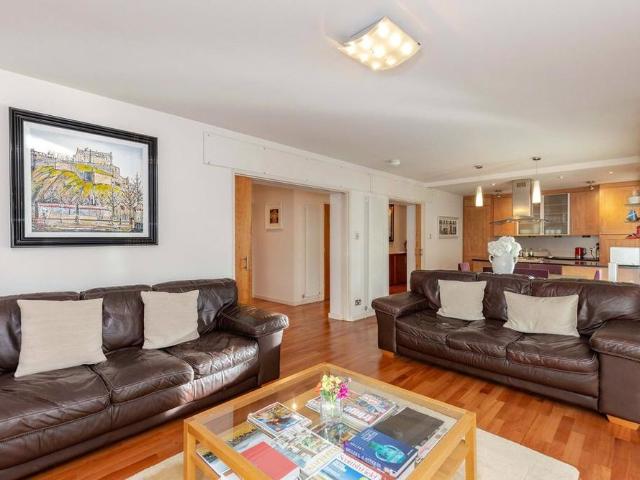Apartment for rent in Holyrood, Old Town