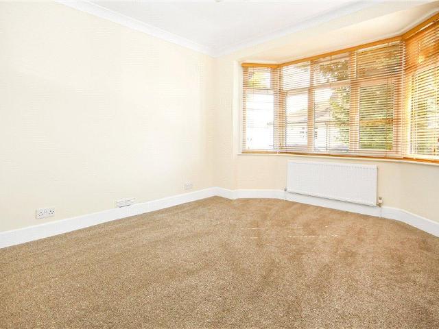 Flat for rent in Lower Halliford, Surrey