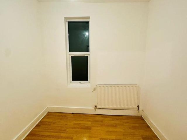 Apartment for rent in Little Ilford, Greater London