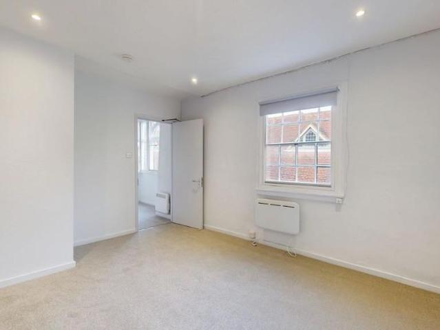 Apartment for rent in Holywell, The Slade