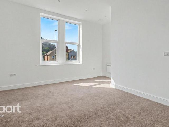 Apartment for rent in California, Littleover