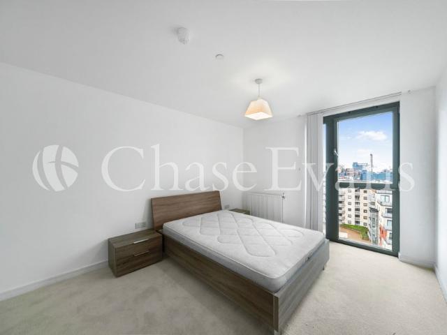 Apartment for rent in Waterside Park, Silvertown