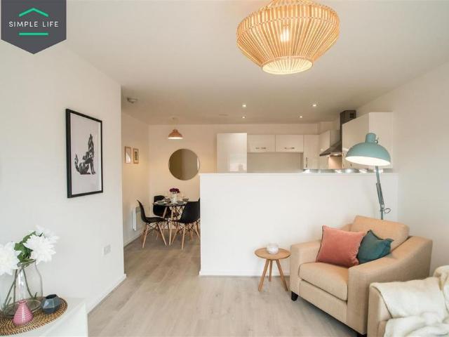 Apartment for rent in Bagslate Moor, Burnedge