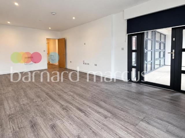 Flat for rent in London Borough of Croydon, Waddon