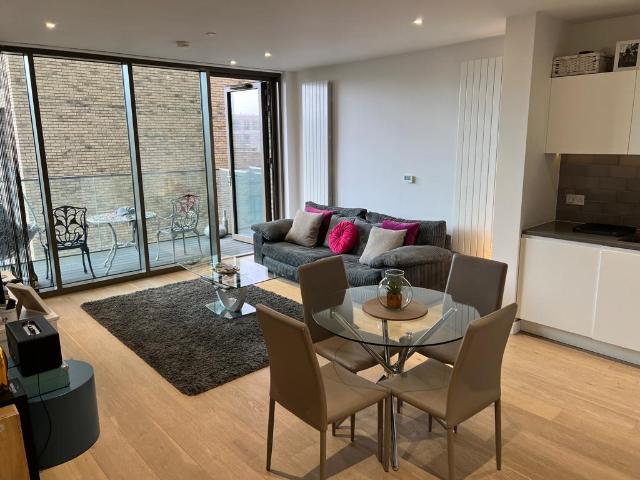 Flat for rent in Silvertown, Greater London