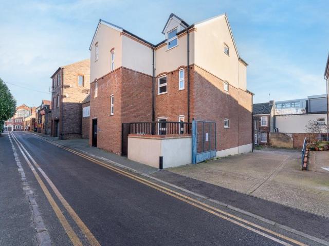 Flat for rent in Spring Park, Luton