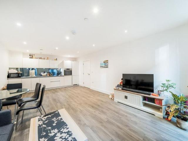 Apartment for rent in Birch Green, Spelthorne