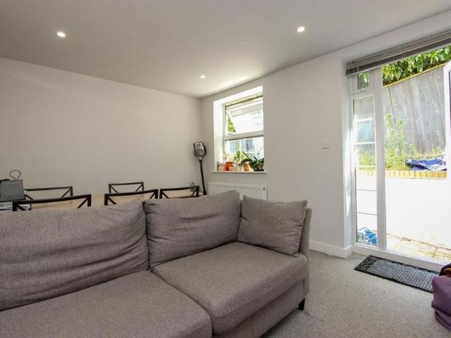 Apartment for rent in Red Hill, Surrey
