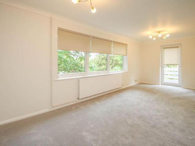 Apartment for rent in Ashley Park, Surrey