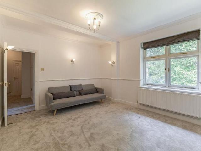 Apartment for rent in Hatching Green, Five Acres