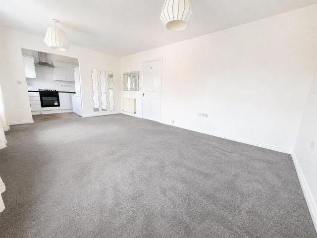 Apartment for rent in Woodloes Park, Green Close