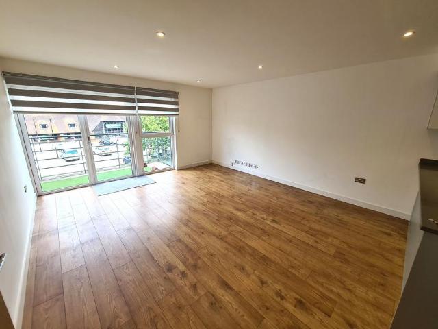 Apartment for rent in Farncombe, Waverley