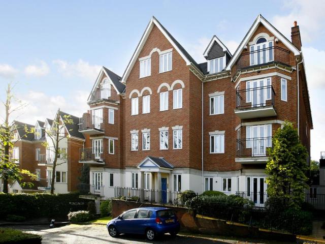 Flat for rent in London Borough of Merton, Greater London