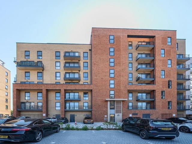 Flat for rent in Brooklands, Monks Orchard
