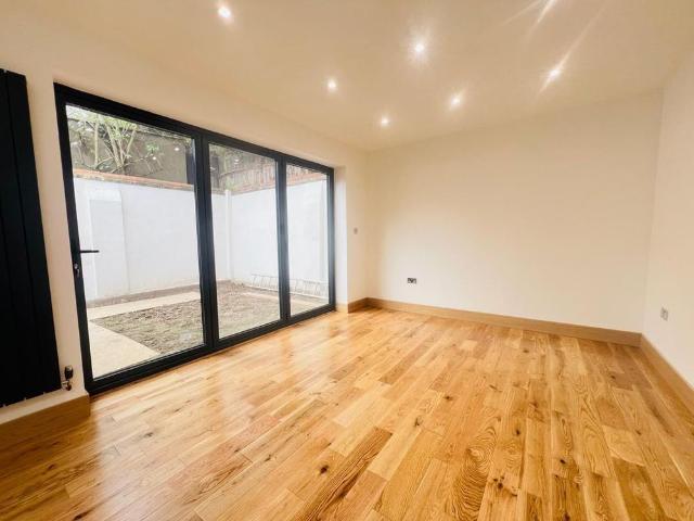 Apartment for rent in London Borough of Croydon, Addiscombe