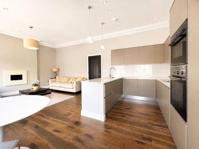 Apartment for rent in Fole, Surrey