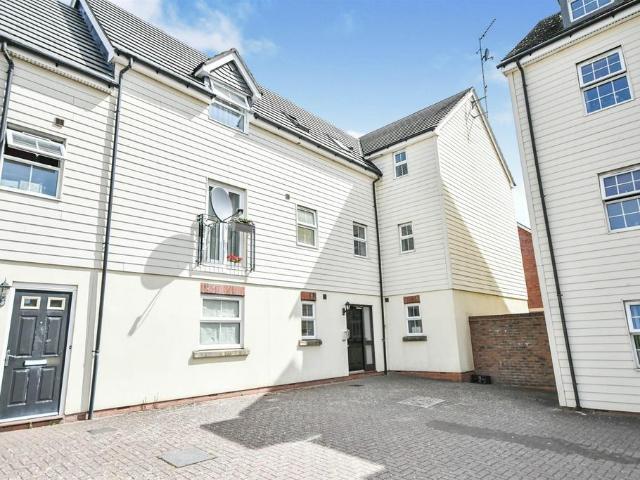 Flat for rent in Haydon End, Abbey Mead