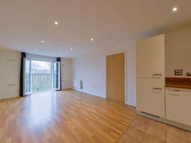 Apartment for rent in Hatching Green, Five Acres