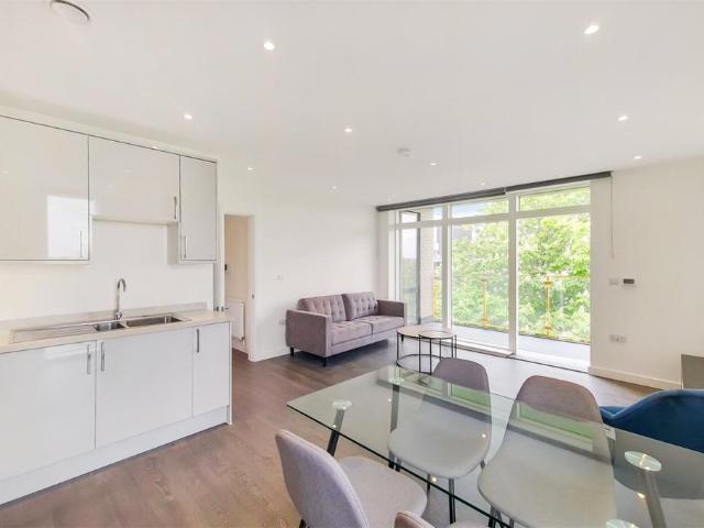Flat for rent in Croydon, Waddon