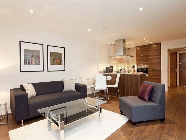 Flat for rent in London Borough of Ealing, Greater London