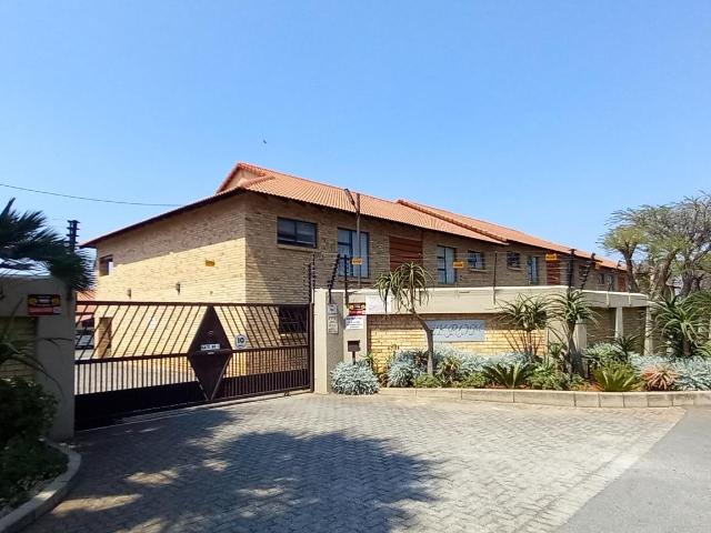 Apartment for rent in Monument, Mogale City Local Municipality