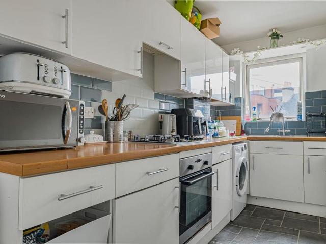 Apartment for rent in Widmore, Greater London