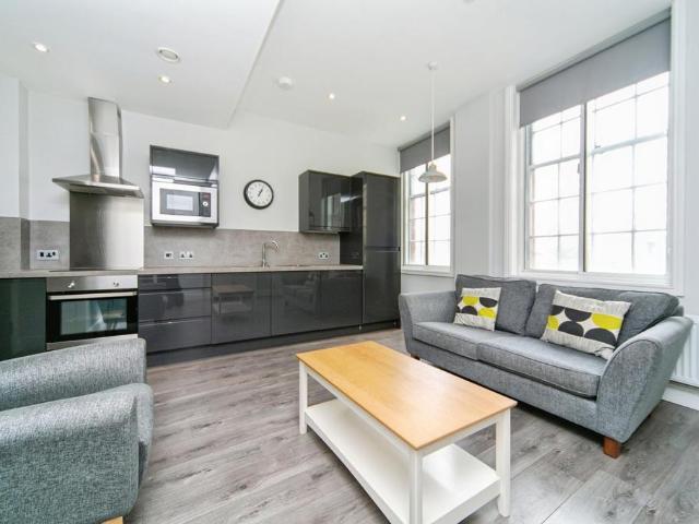 Flat for rent in Calderstones