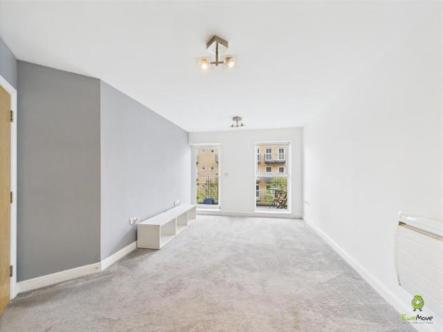 Apartment for rent in Swanscombe and Greenhithe, Monks Orchard