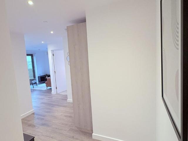 Apartment for rent in Deeplish, Burnedge
