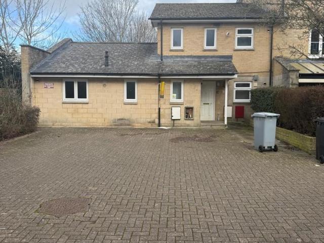 Flat for rent in Deer Park, Black Bourton